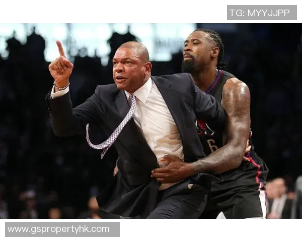 火箭主教练道格·里弗斯因涉嫌种族歧视被停职接任者为何人备受关注？